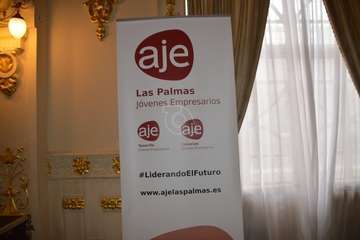 Conferencia de Héctor Suárez en la capital grancanaria/TA.